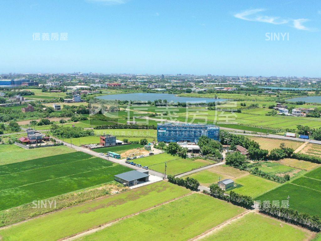 新屋。雙面臨路。千坪農地房屋室內格局與周邊環境