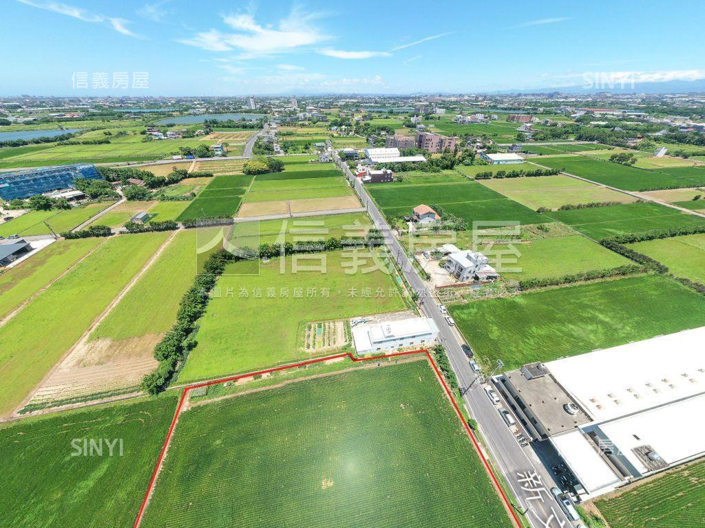 新屋。雙面臨路。千坪農地房屋室內格局與周邊環境