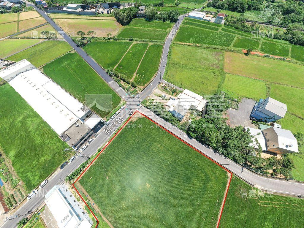 新屋。雙面臨路。千坪農地房屋室內格局與周邊環境