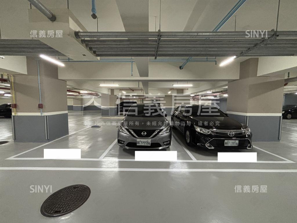 世界花園２房車位先看這間房屋室內格局與周邊環境