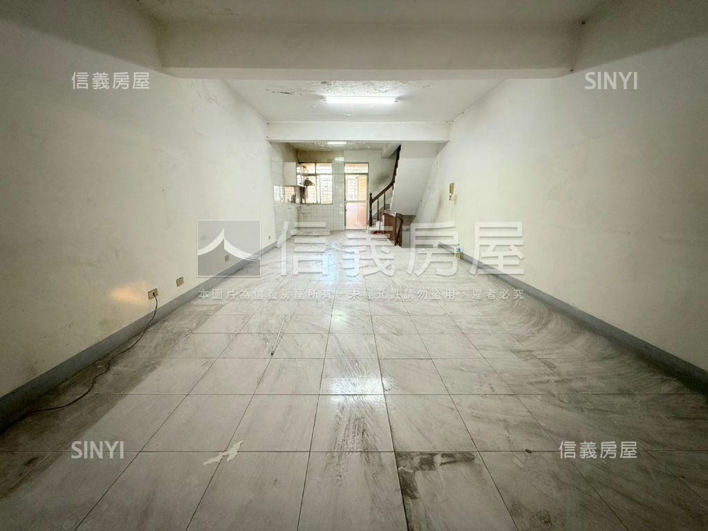 仁武國道十號燙金鈔集店面房屋室內格局與周邊環境