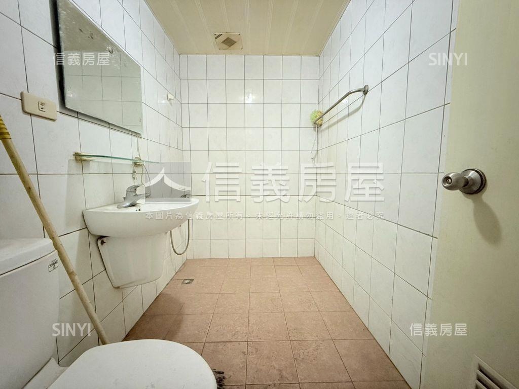 仁武國道十號燙金鈔集店面房屋室內格局與周邊環境