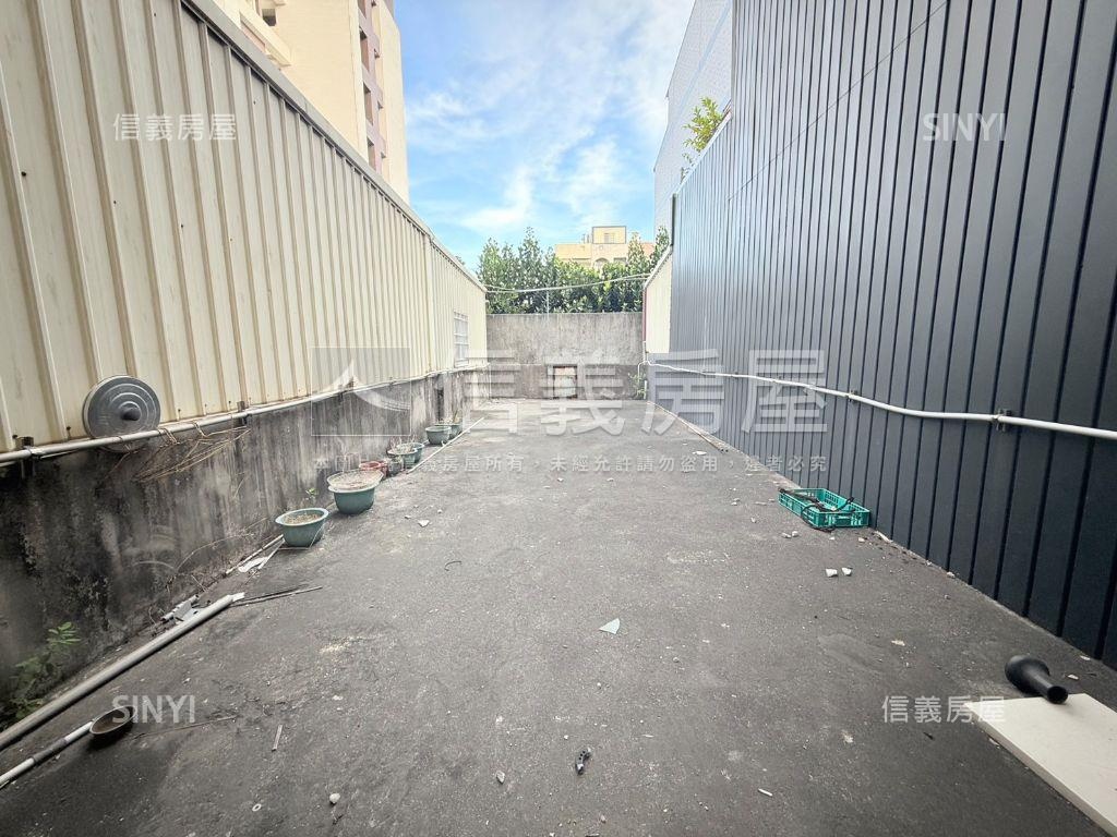 仁武國道十號燙金鈔集店面房屋室內格局與周邊環境