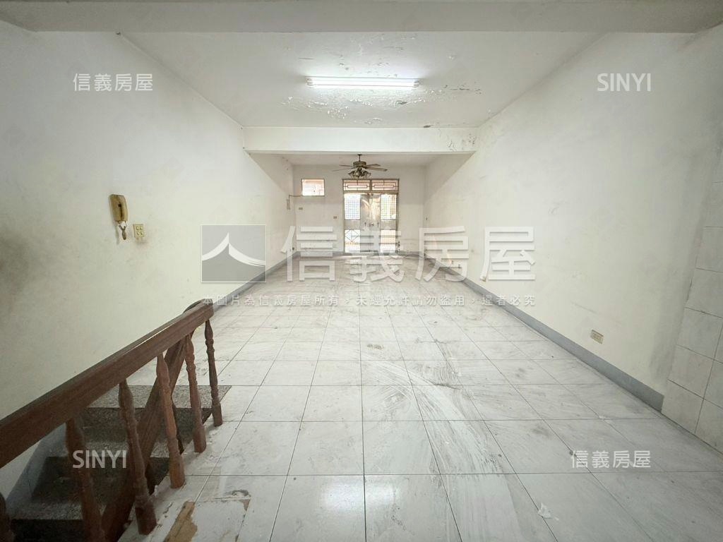 仁武國道十號燙金鈔集店面房屋室內格局與周邊環境