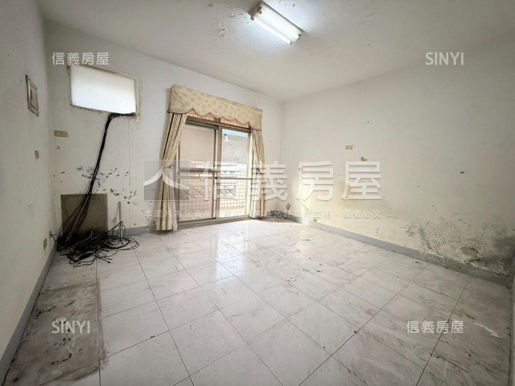 仁武國道十號燙金鈔集店面房屋室內格局與周邊環境