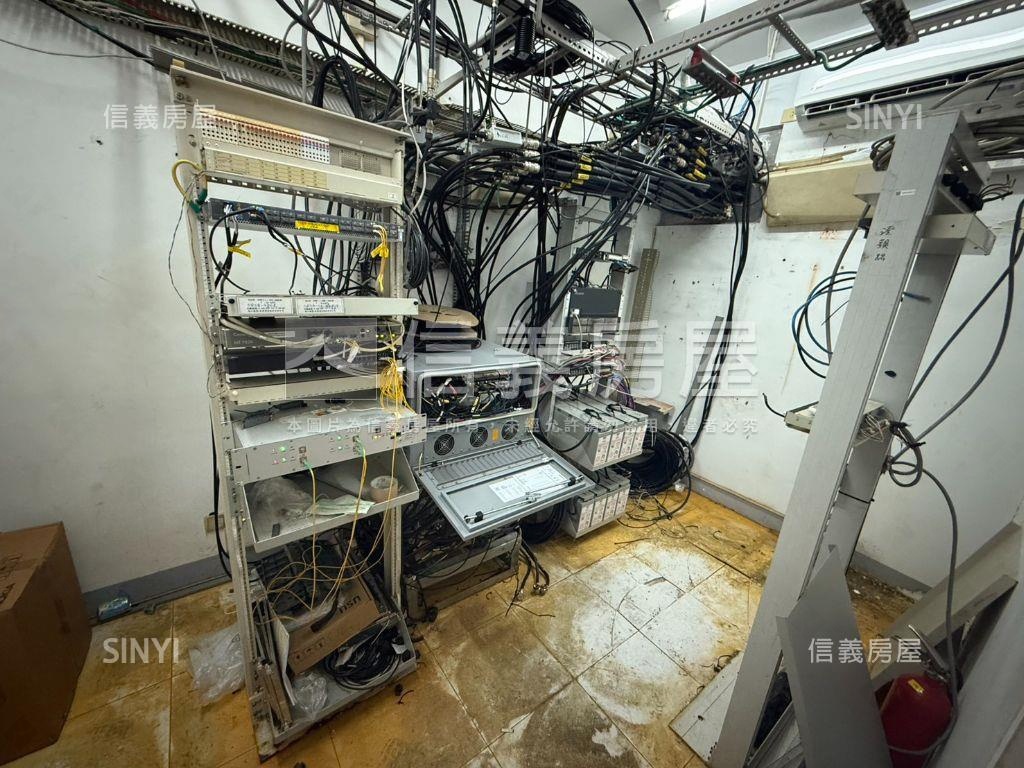 仁武國道十號燙金鈔集店面房屋室內格局與周邊環境