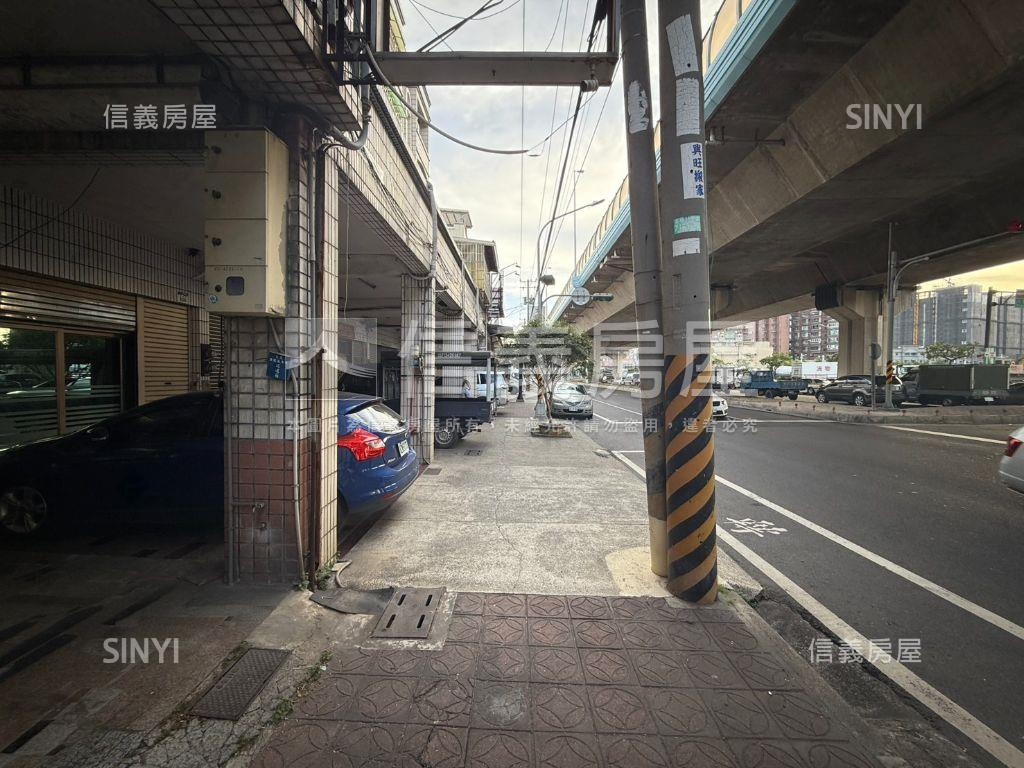 仁武國道十號燙金鈔集店面房屋室內格局與周邊環境