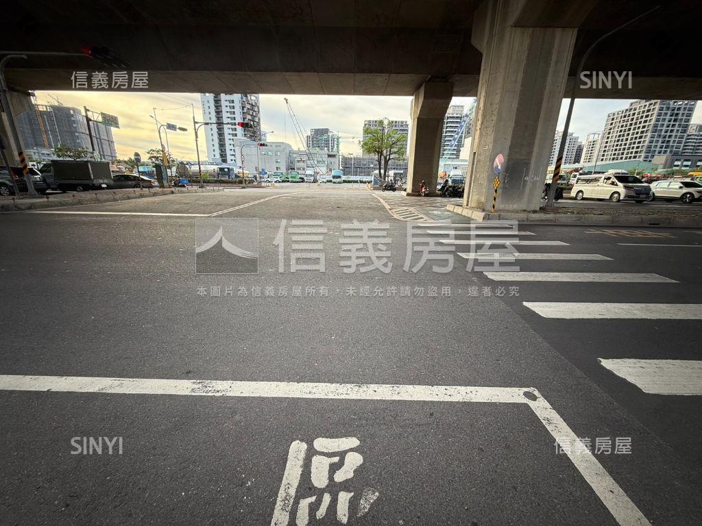 仁武國道十號燙金鈔集店面房屋室內格局與周邊環境