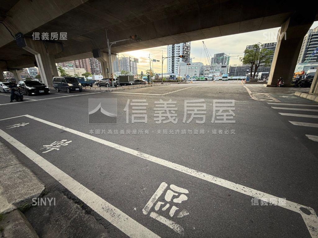 仁武國道十號燙金鈔集店面房屋室內格局與周邊環境