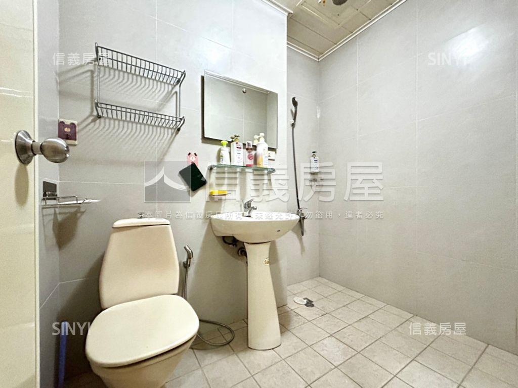 三多商圈金店面房屋室內格局與周邊環境