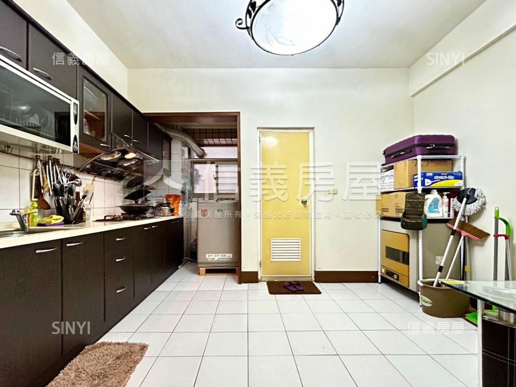 三多商圈金店面房屋室內格局與周邊環境