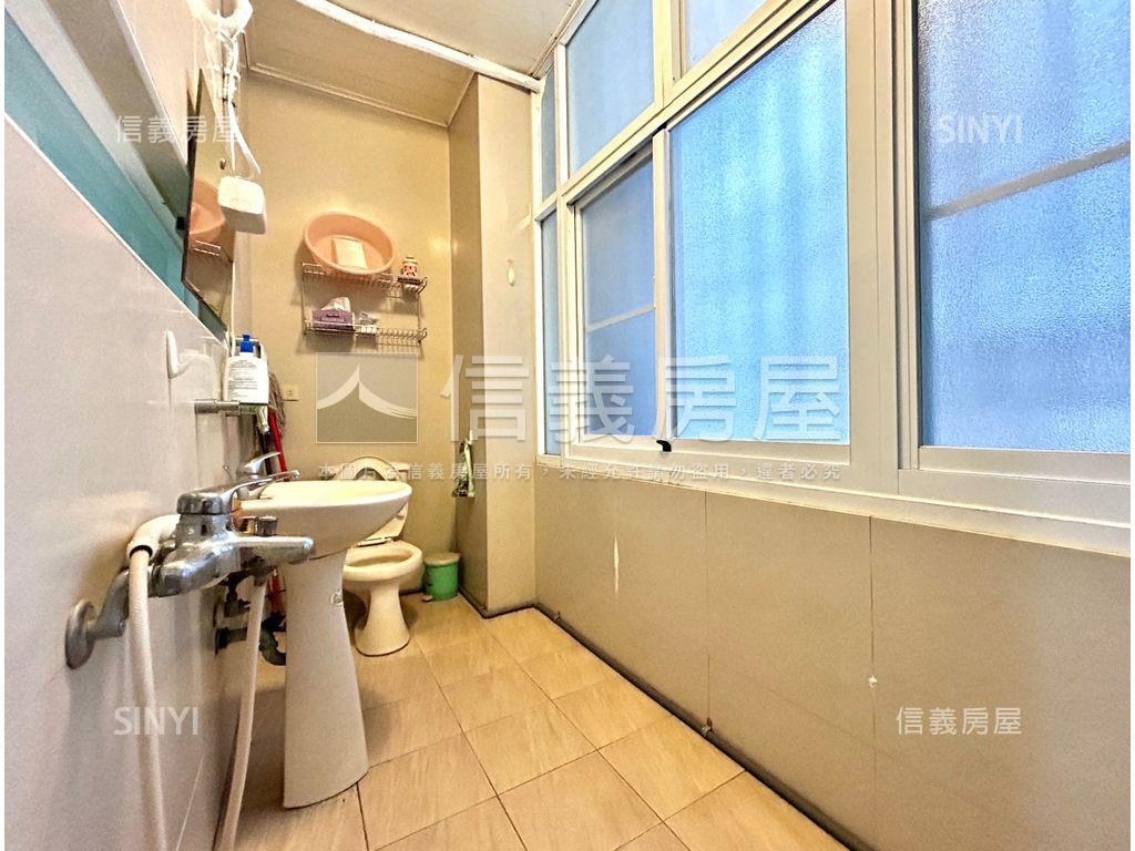 三多商圈金店面房屋室內格局與周邊環境