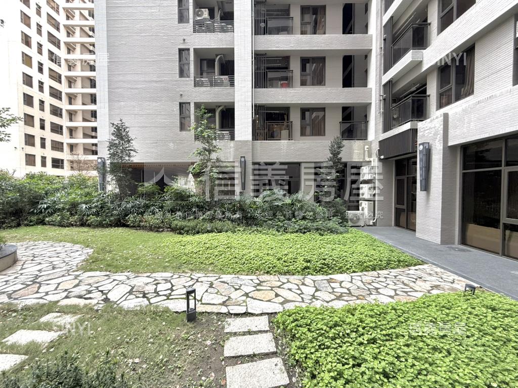 近捷運站全新精裝美宅平車房屋室內格局與周邊環境