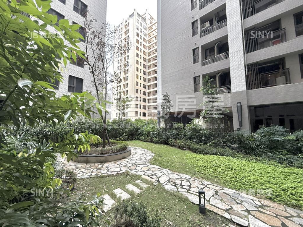 近捷運站全新精裝美宅平車房屋室內格局與周邊環境