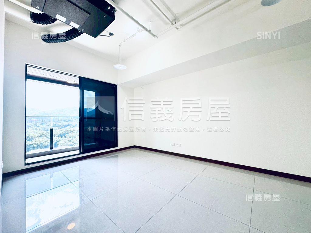 新潤青樺帝王樓層三房車位房屋室內格局與周邊環境