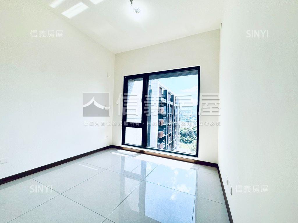 新潤青樺帝王樓層三房車位房屋室內格局與周邊環境