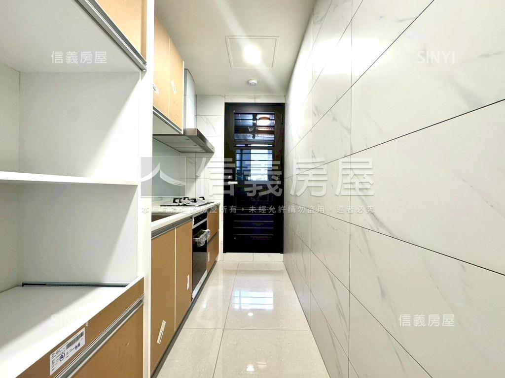 新潤青樺帝王樓層三房車位房屋室內格局與周邊環境