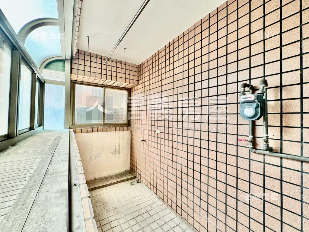 觀星雲彩家樂福四房房屋室內格局與周邊環境