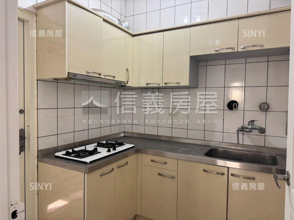 近ＡＩ園區三房平面車位房屋室內格局與周邊環境