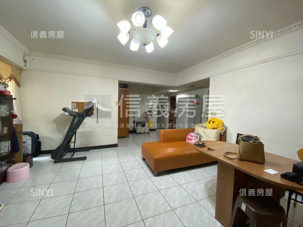 同榮路優質三房車位房屋室內格局與周邊環境