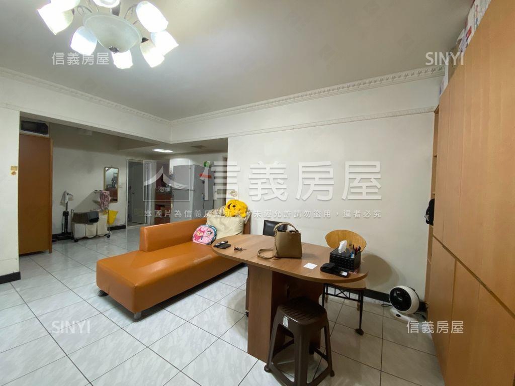 同榮路優質三房車位房屋室內格局與周邊環境