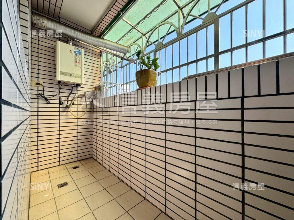 同榮路優質三房車位房屋室內格局與周邊環境