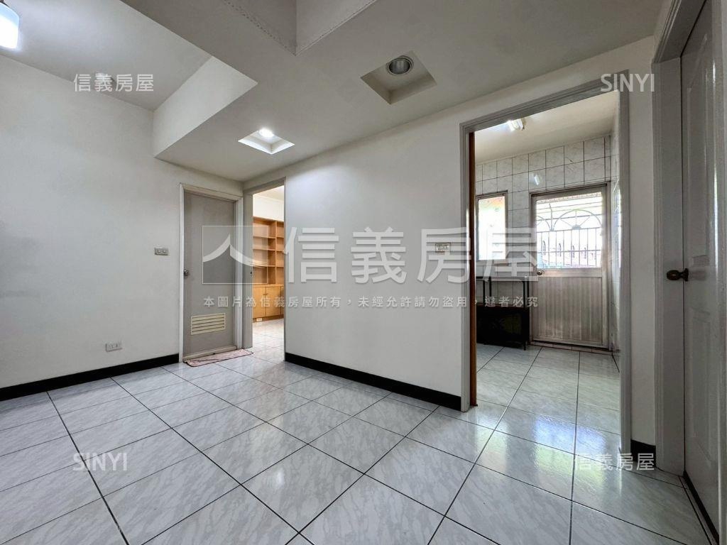 同榮路優質三房車位房屋室內格局與周邊環境