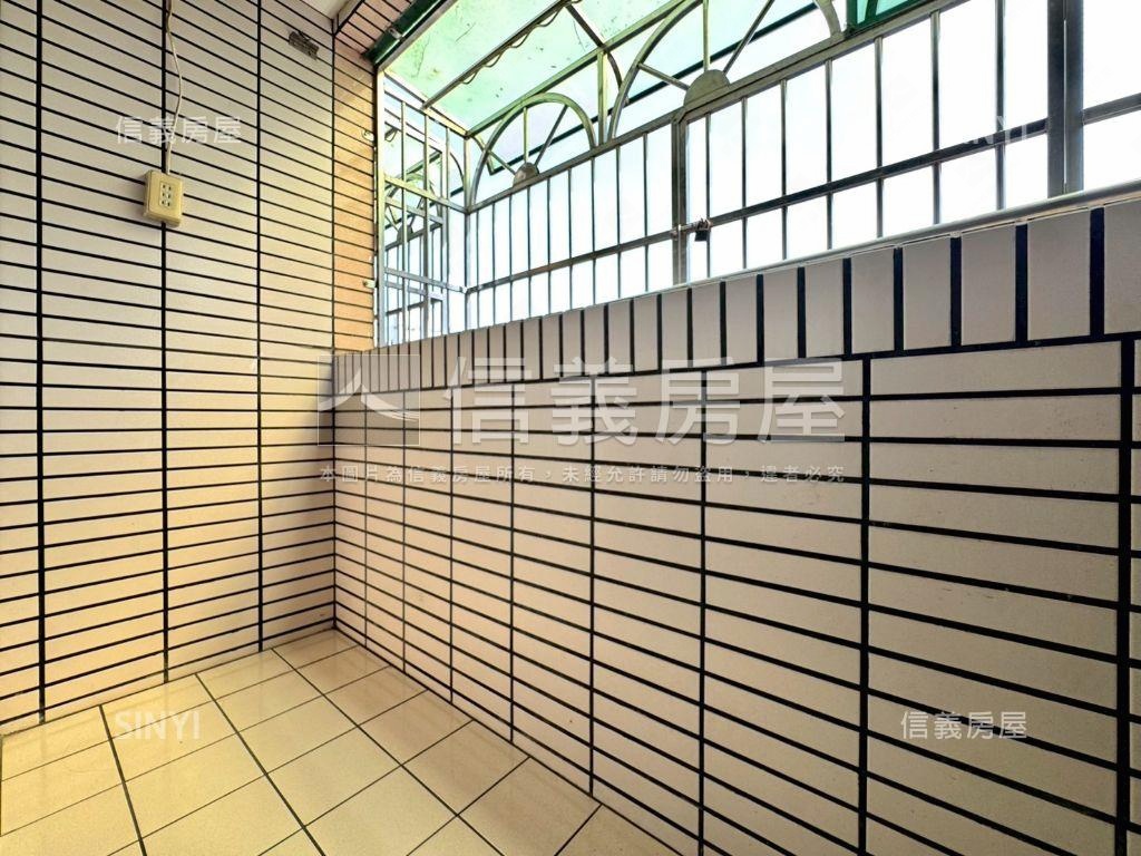 同榮路優質三房車位房屋室內格局與周邊環境