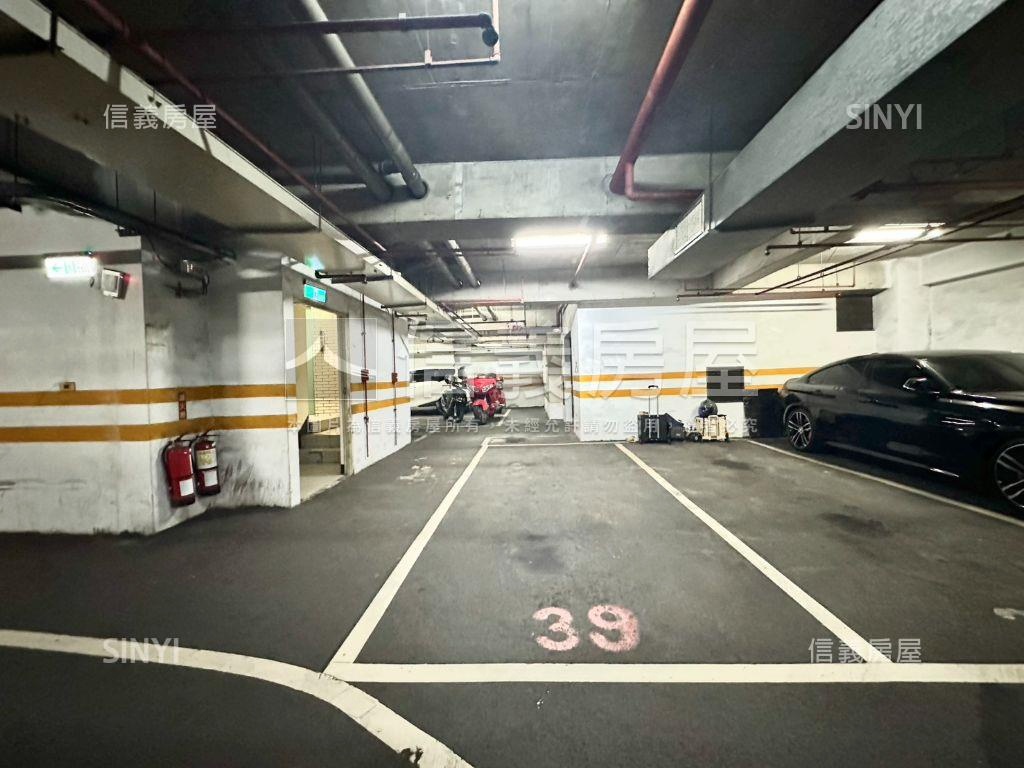 雙捷運。美妝四房宅邸房屋室內格局與周邊環境