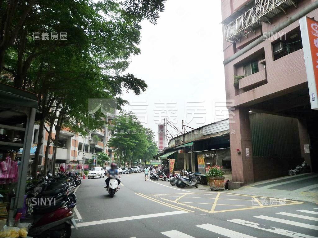 成名學府景觀美二房車位房屋室內格局與周邊環境