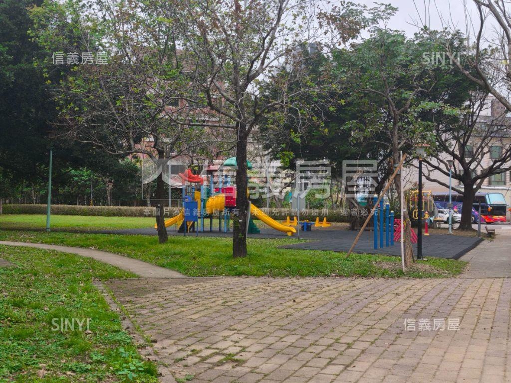 青埔丰城秀景車位房屋室內格局與周邊環境