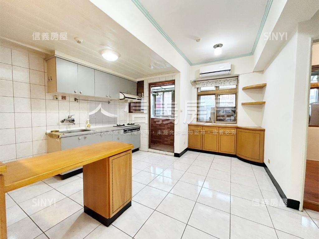 奇岩經典兩房電梯房屋室內格局與周邊環境