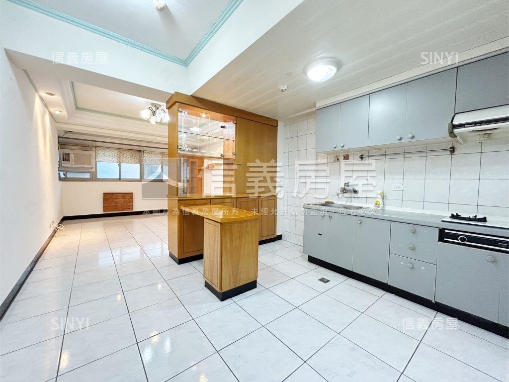 奇岩經典兩房電梯房屋室內格局與周邊環境