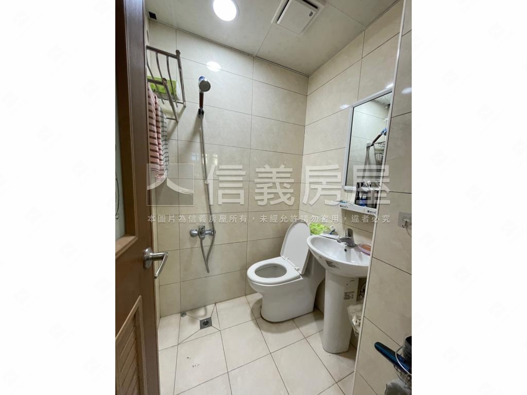 近新平國小✦裝潢美透天房屋室內格局與周邊環境