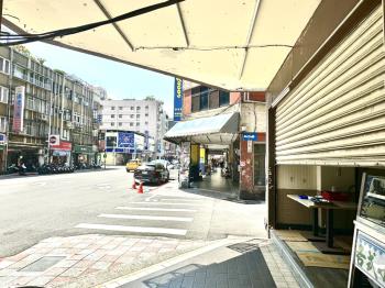 正吉林路三角窗金店面１