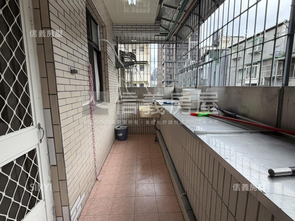 捷運邊間採光好屋房屋室內格局與周邊環境