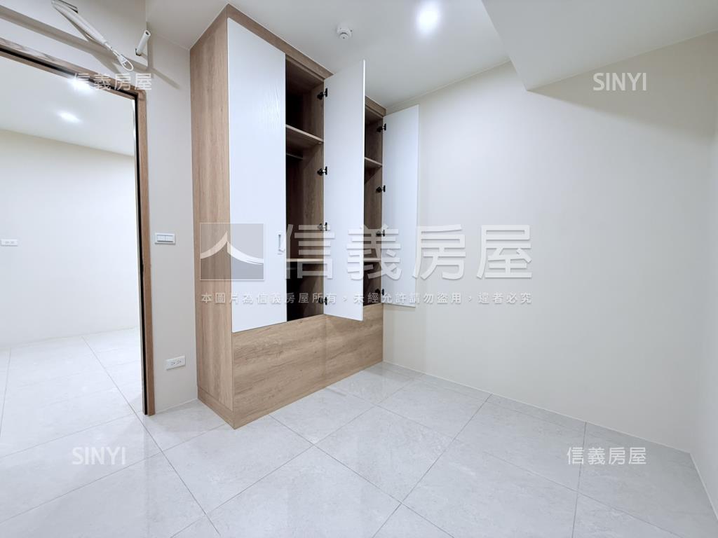 稀有邊間兩房坡平車位房屋室內格局與周邊環境