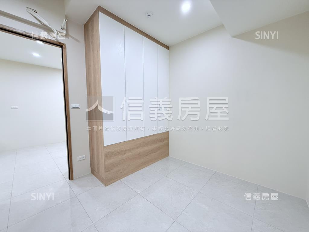 稀有邊間兩房坡平車位房屋室內格局與周邊環境