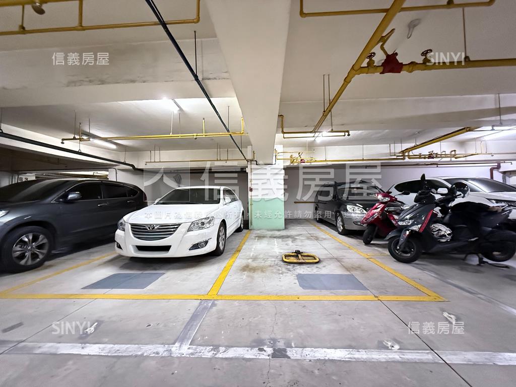 稀有邊間兩房坡平車位房屋室內格局與周邊環境