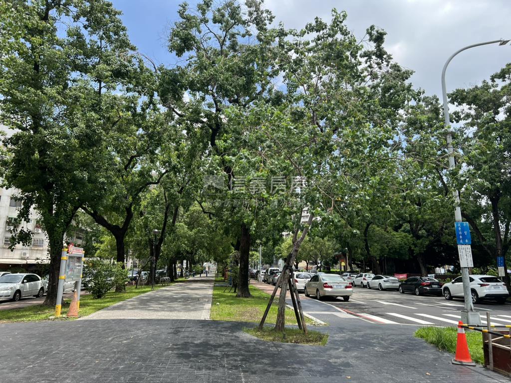 梅川園道稀有首排綠意透天房屋室內格局與周邊環境