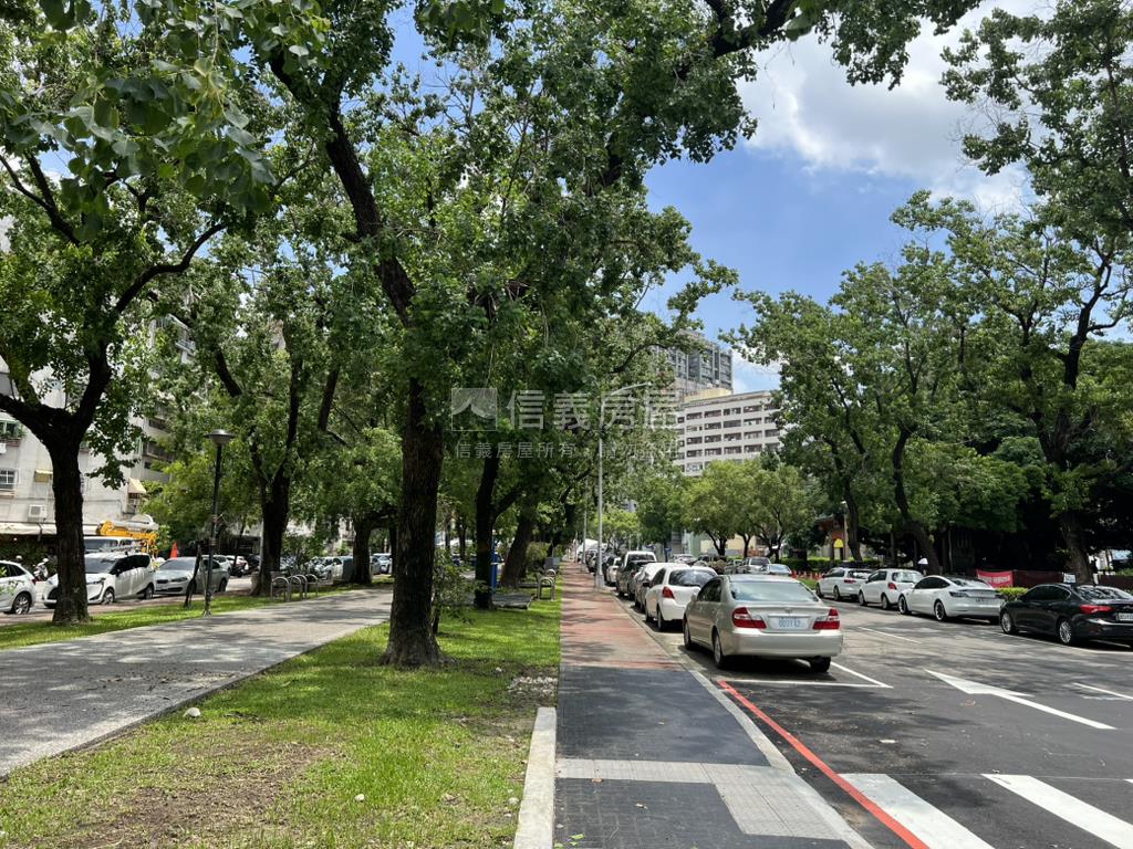 梅川園道稀有首排綠意透天房屋室內格局與周邊環境