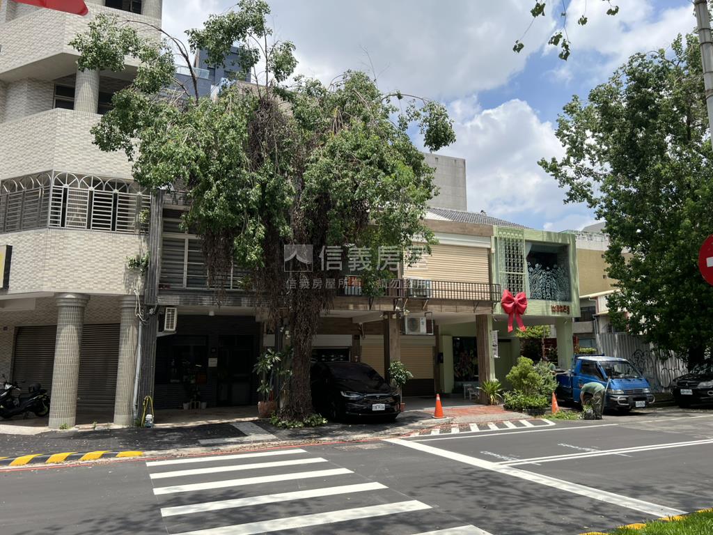 梅川園道稀有首排綠意透天房屋室內格局與周邊環境