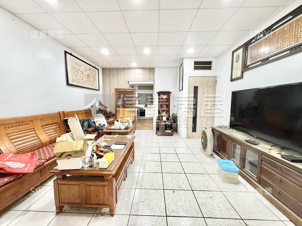 近南勢重劃區透天可停雙車房屋室內格局與周邊環境