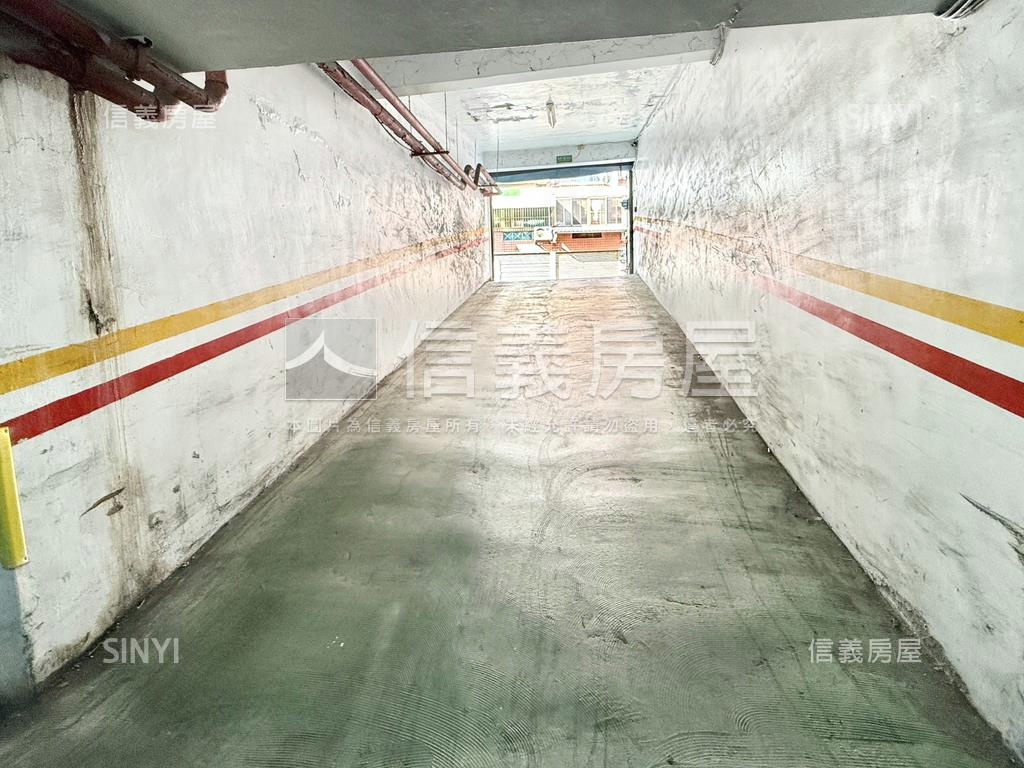 近南勢重劃區透天可停雙車房屋室內格局與周邊環境