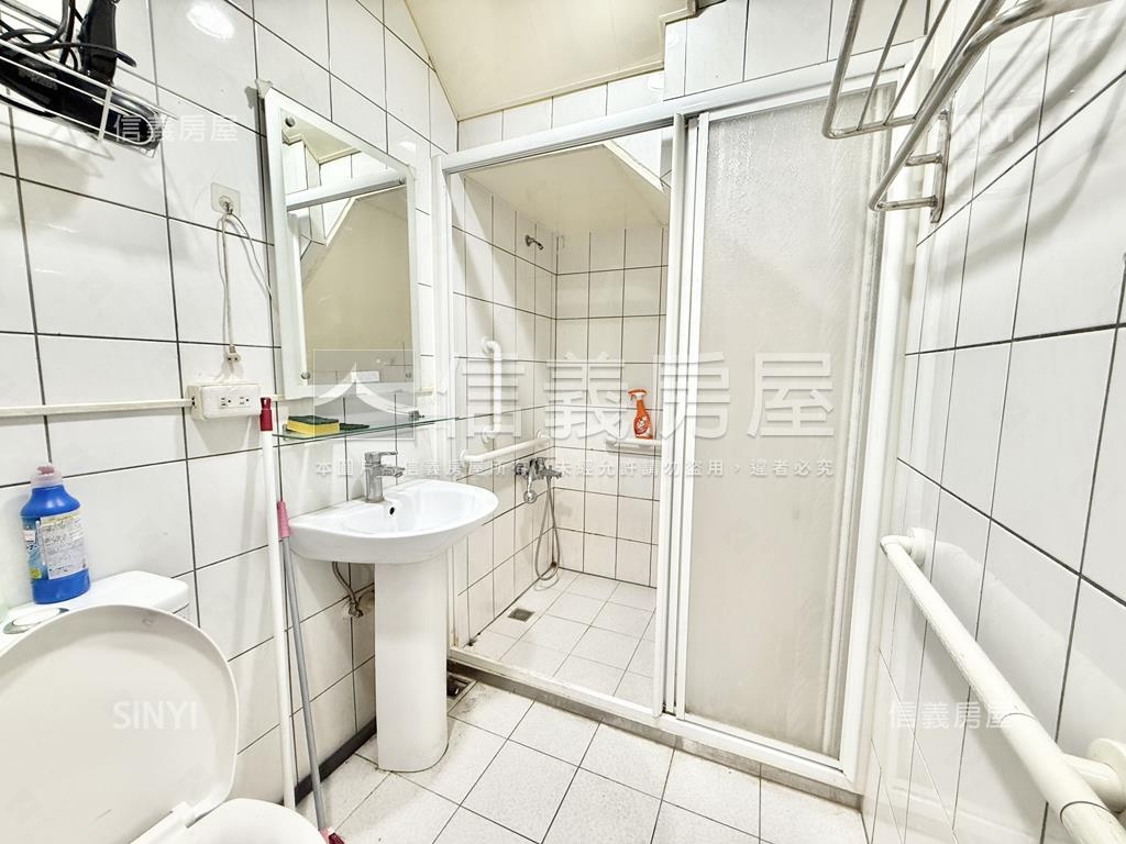 近南勢重劃區透天可停雙車房屋室內格局與周邊環境