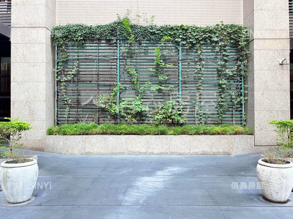 新杜拜高樓溫馨兩房房屋室內格局與周邊環境