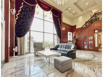 登峰尊爵頂樓雙車豪邸