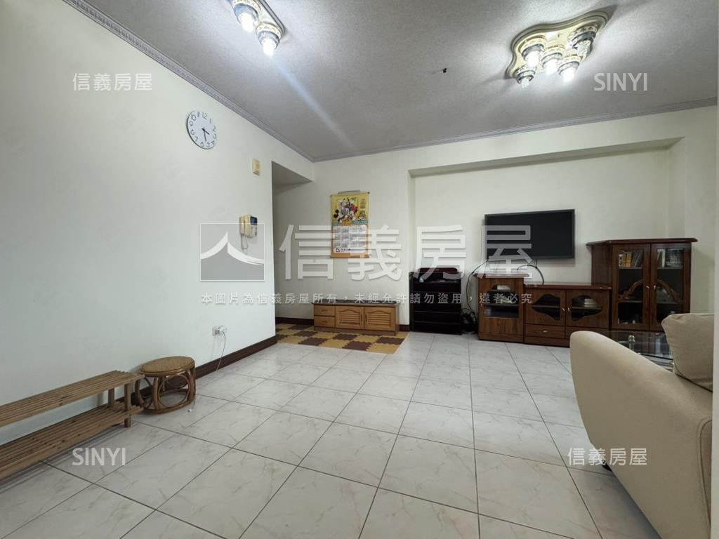 寶石邊間高樓電梯兩房房屋室內格局與周邊環境