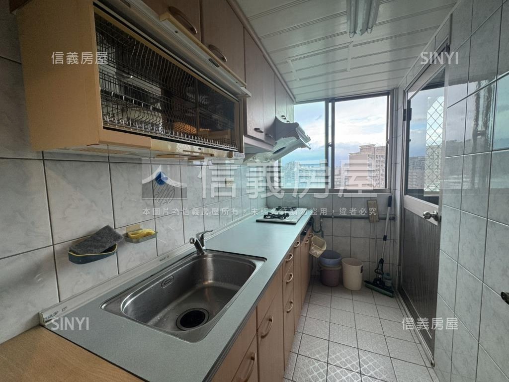 寶石邊間高樓電梯兩房房屋室內格局與周邊環境