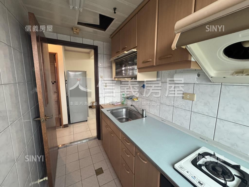 寶石邊間高樓電梯兩房房屋室內格局與周邊環境